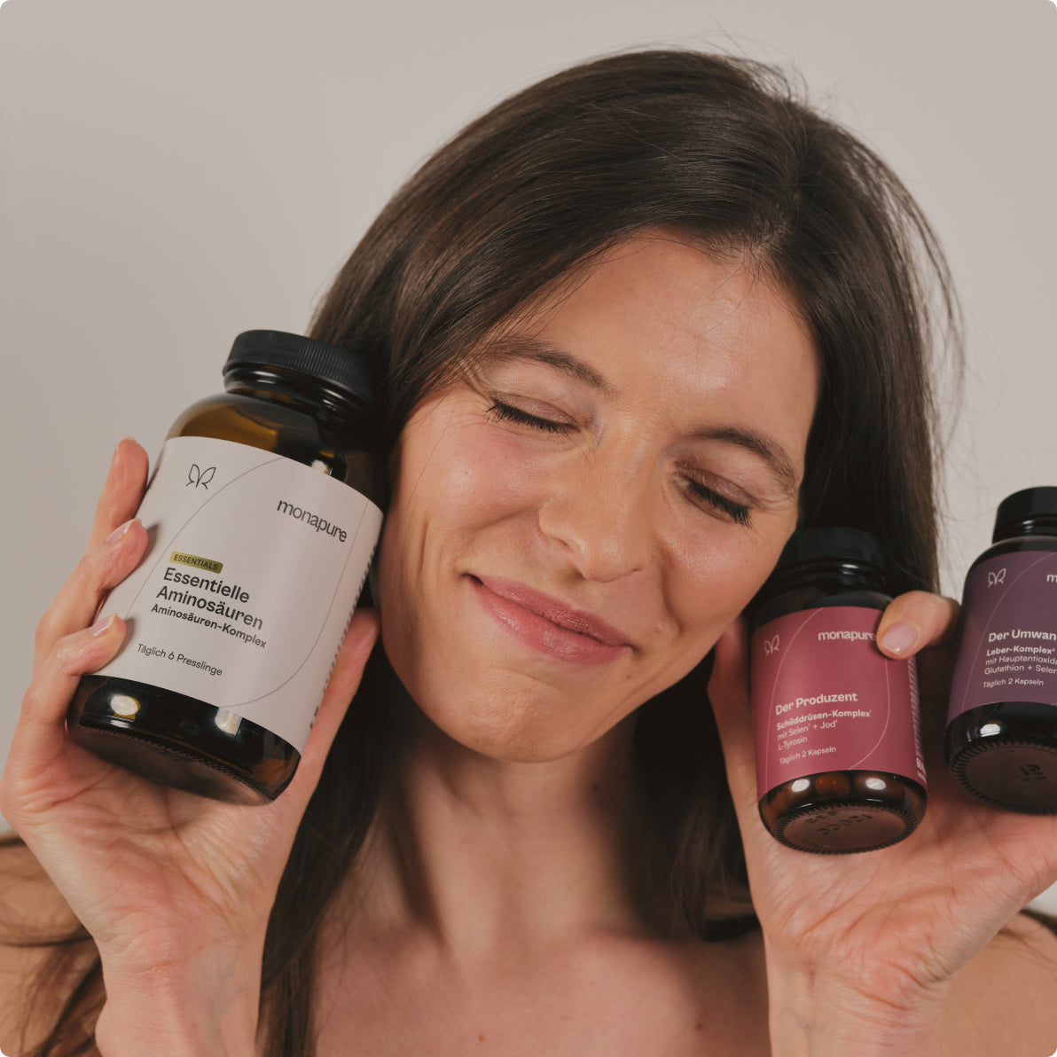 woman-with-monapure-boxes.webp
